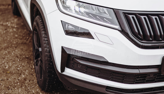 RS style corner plates (Pads) inserts above the front bumper grille for Skoda Kodiaq | NS7