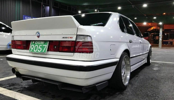 Ducktail spoiler for BMW 5-series e34